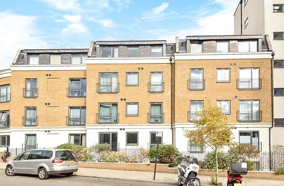 Flat Uxbridge Road in Greater London