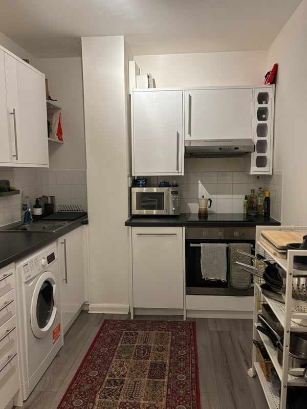 Flat Kingsland Green in Greater London