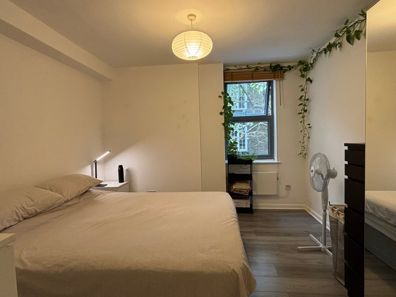 Flat Kingsland Green in Greater London