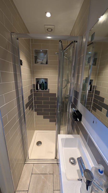 Room Southcroft Road in Greater London