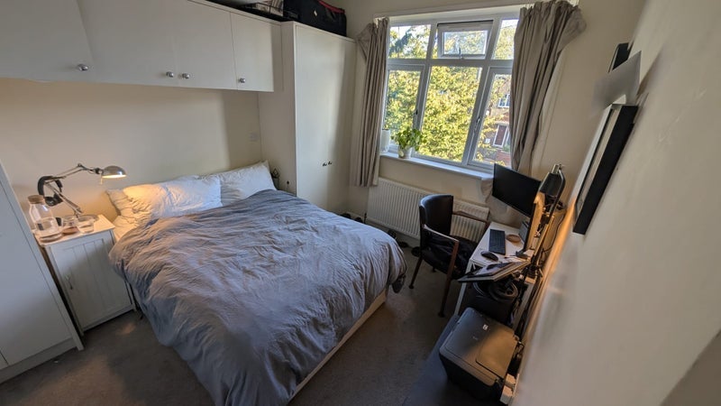 Room Southcroft Road in Greater London