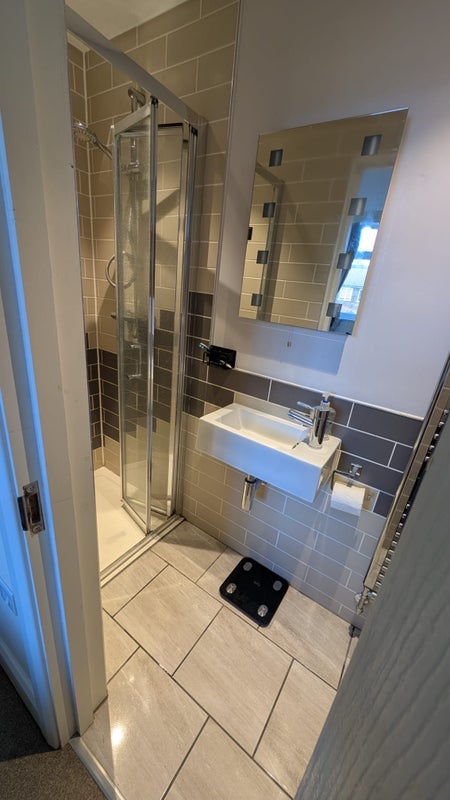 Room Southcroft Road in Greater London