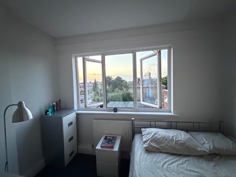 Room Lea Bridge Road in Greater London