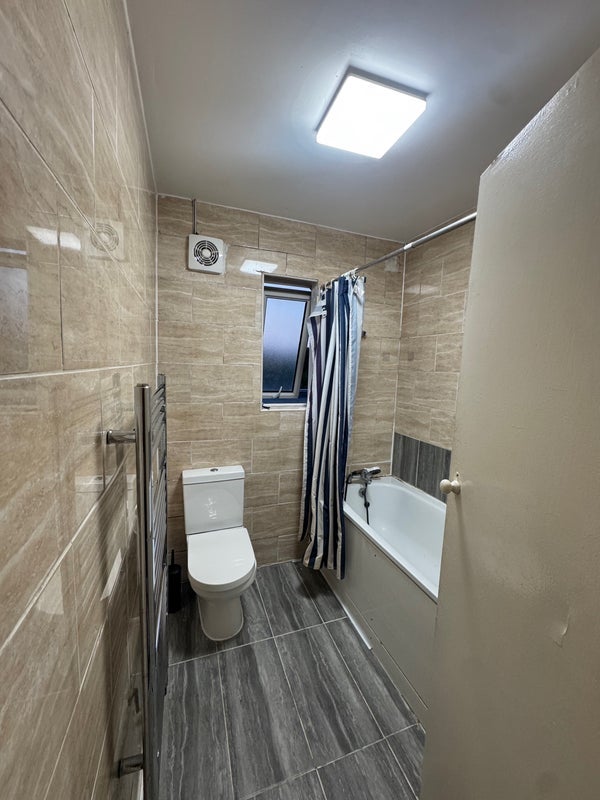 Room Lea Bridge Road in Greater London