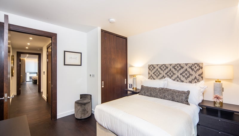 Flat Charles Grinling Walk in London