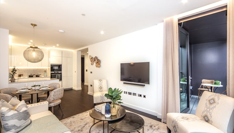 Flat Charles Grinling Walk in London
