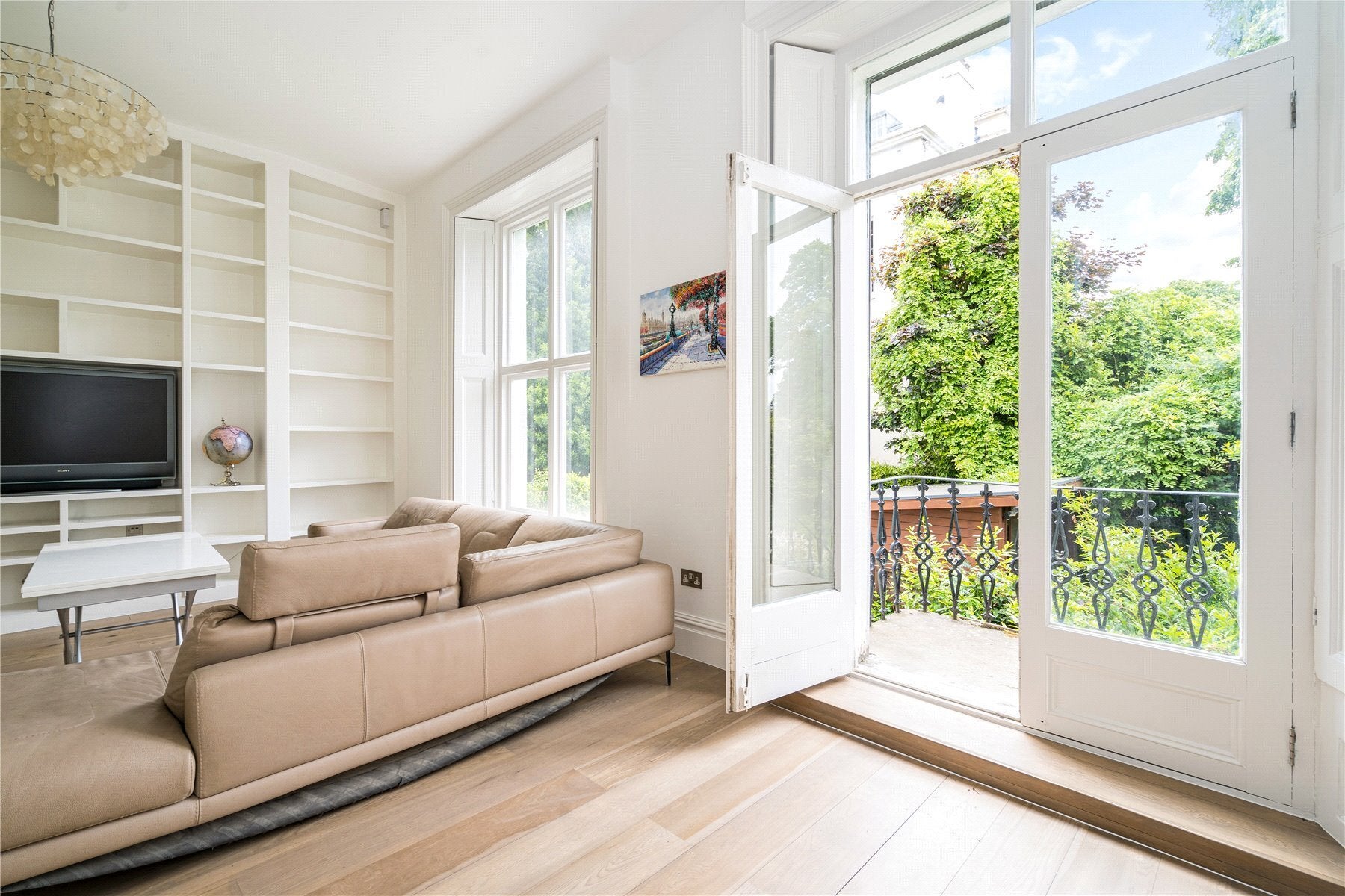 Flat Regent's Park Road in Greater London