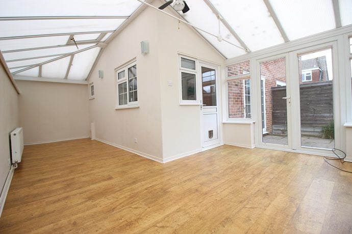Flat Poynes Road in Reigate and Banstead