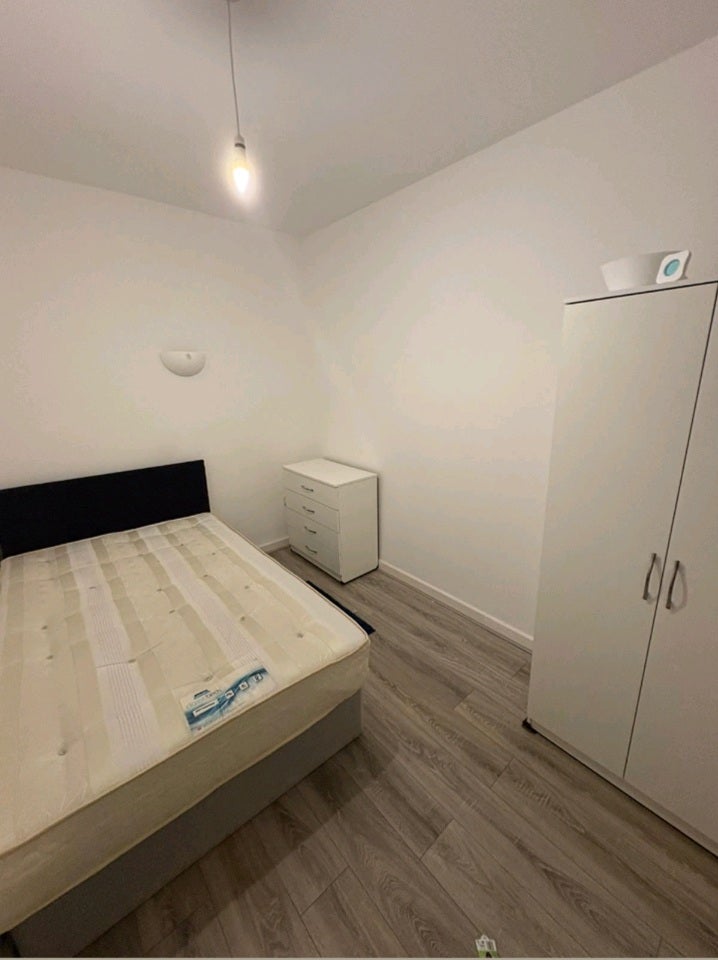 Room Albert Road in Portsmouth