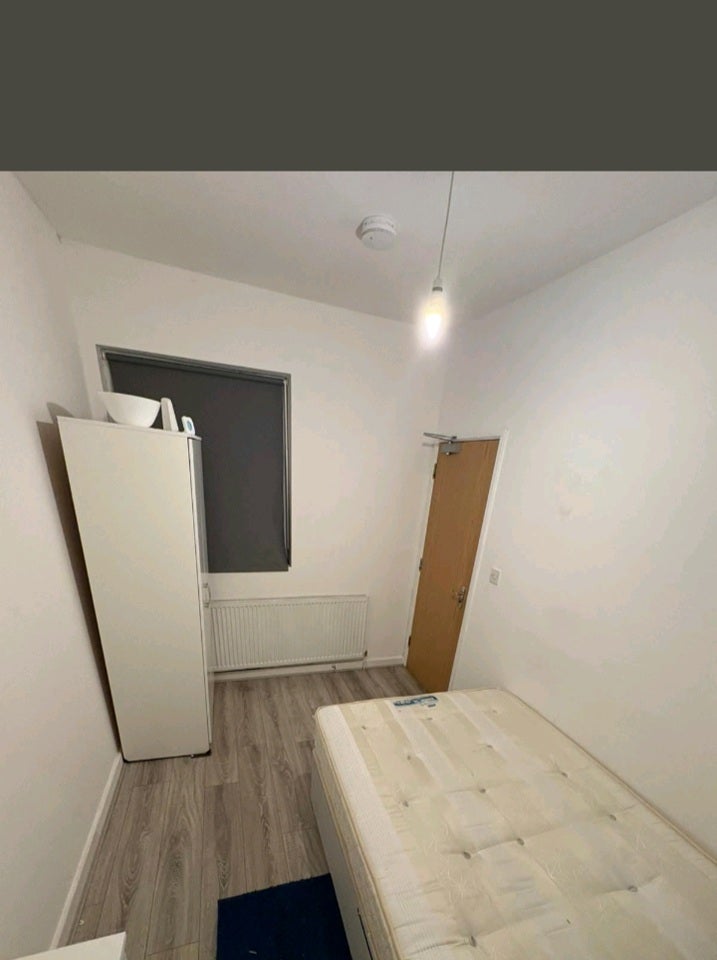 Room Albert Road in Portsmouth