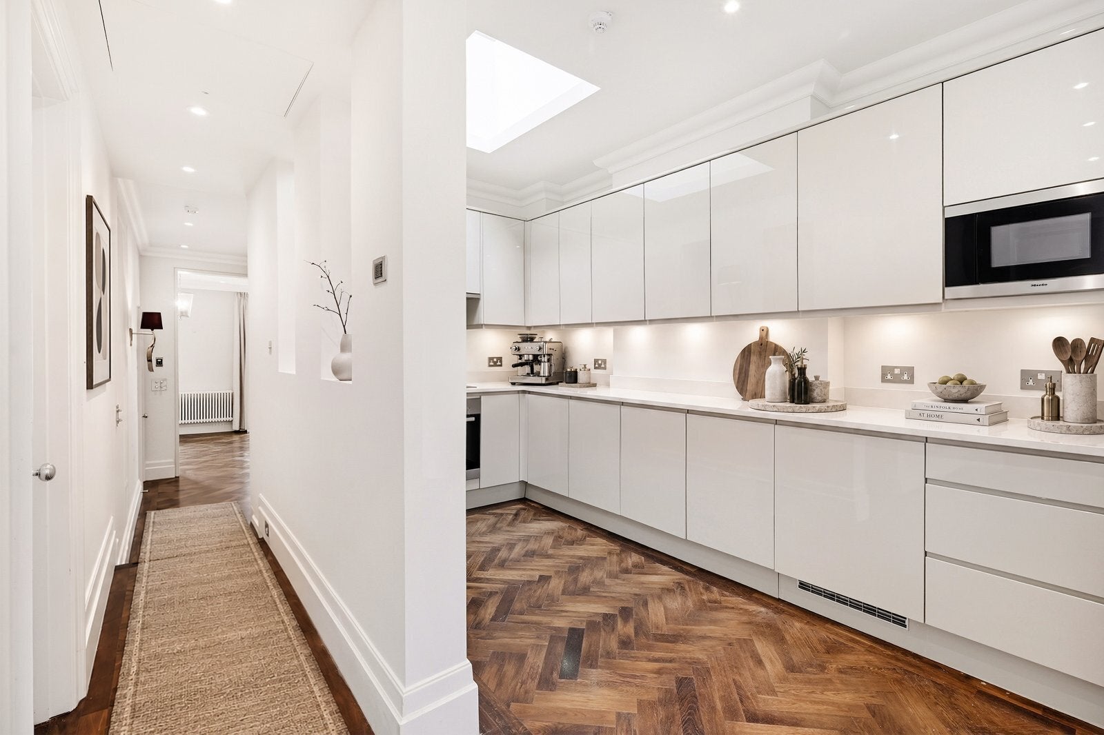 Flat Grosvenor Gardens in City of Westminster