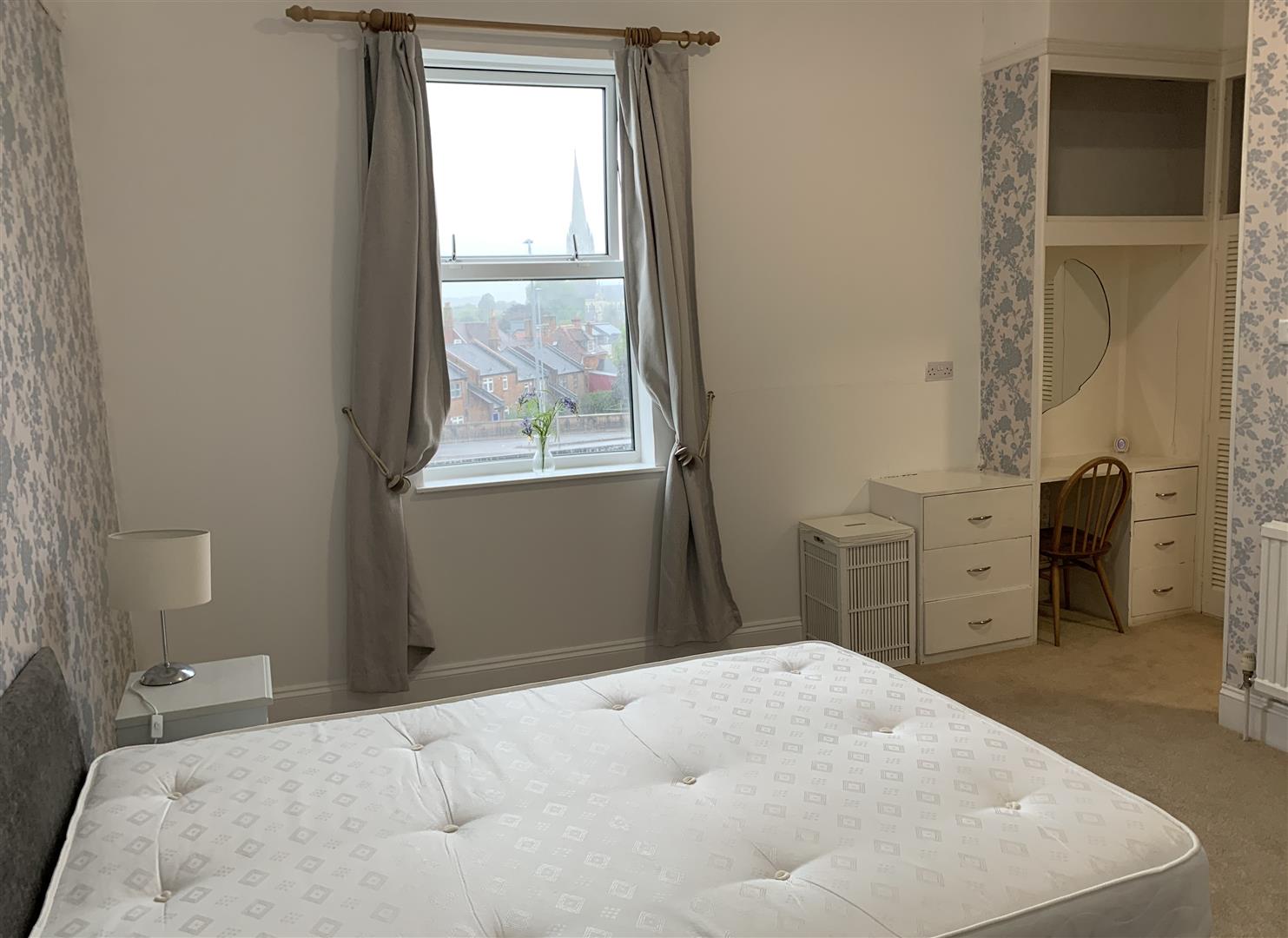 Room Tollgate Road in Salisbury