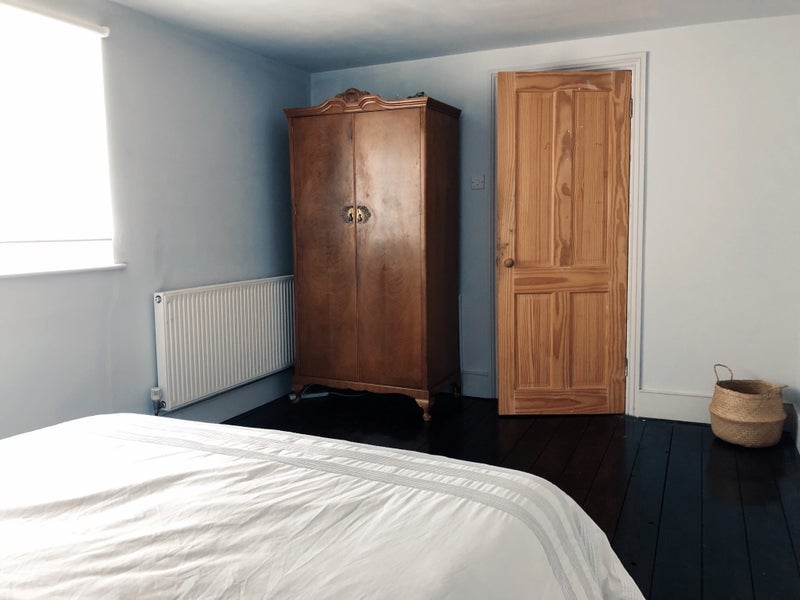 Room Goldsmith Road in Greater London