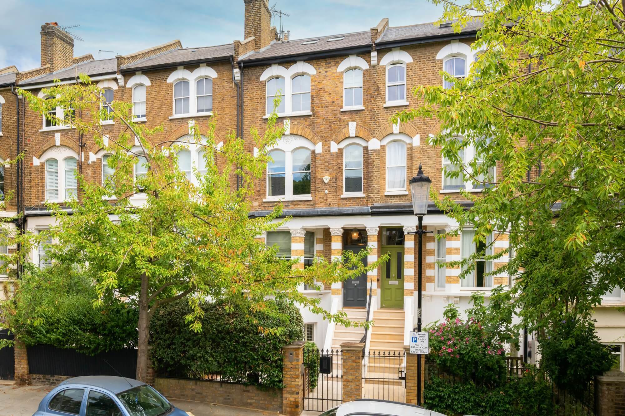 House Saint Lawrence Terrace in Greater London