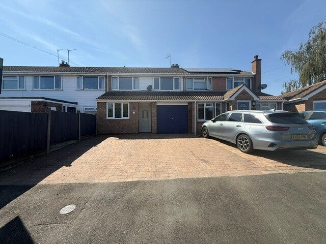 Flat Geneva Crescent in Wychavon