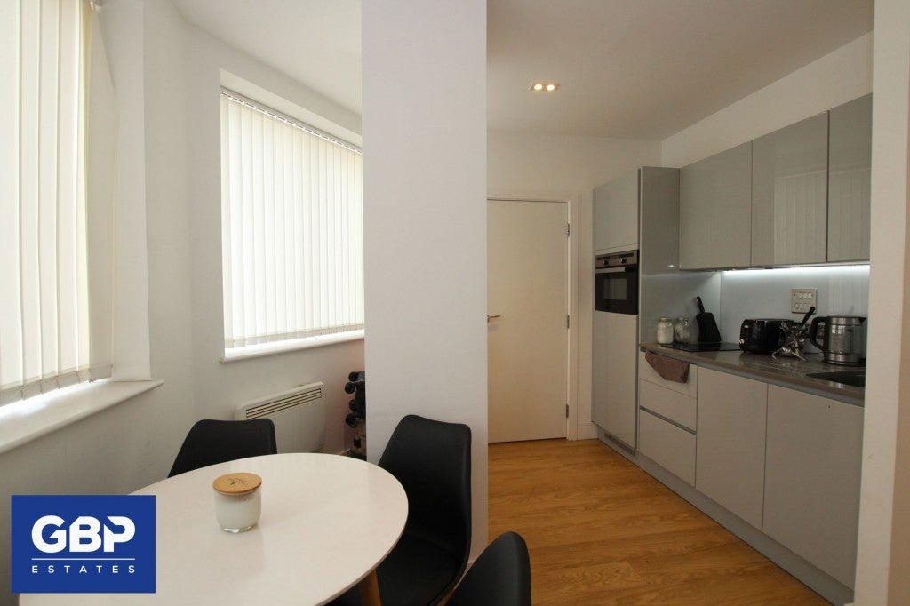 Flat Fairfield Road in Brentwood