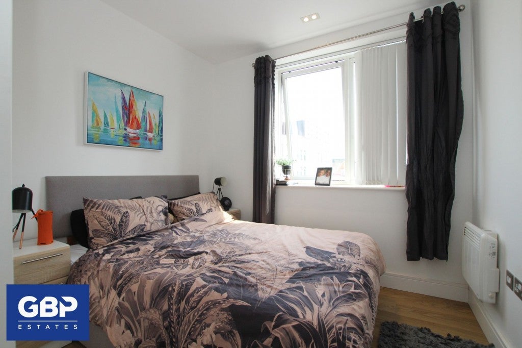 Flat Fairfield Road in Brentwood