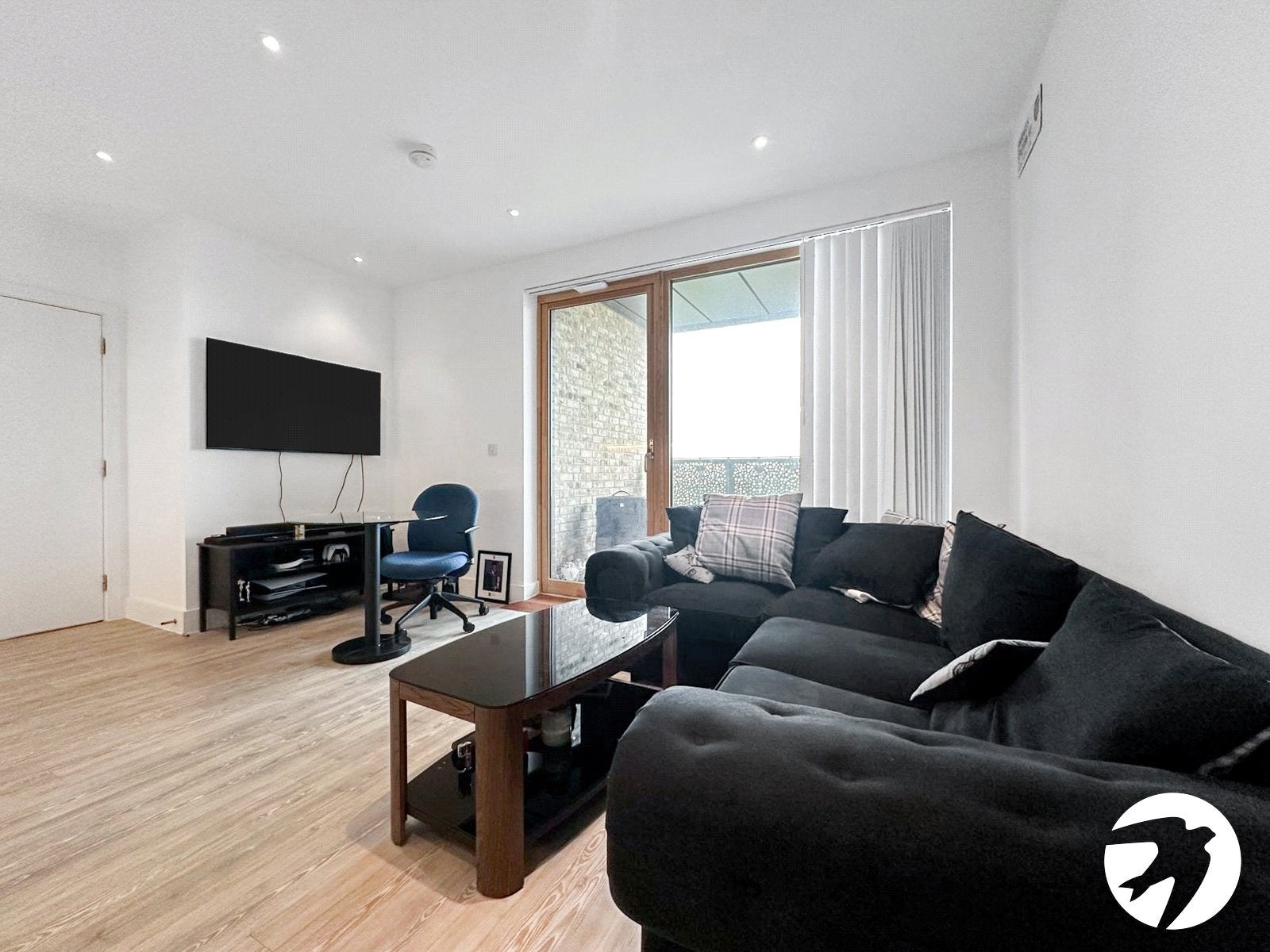 Flat Harrow Manorway in Greater London
