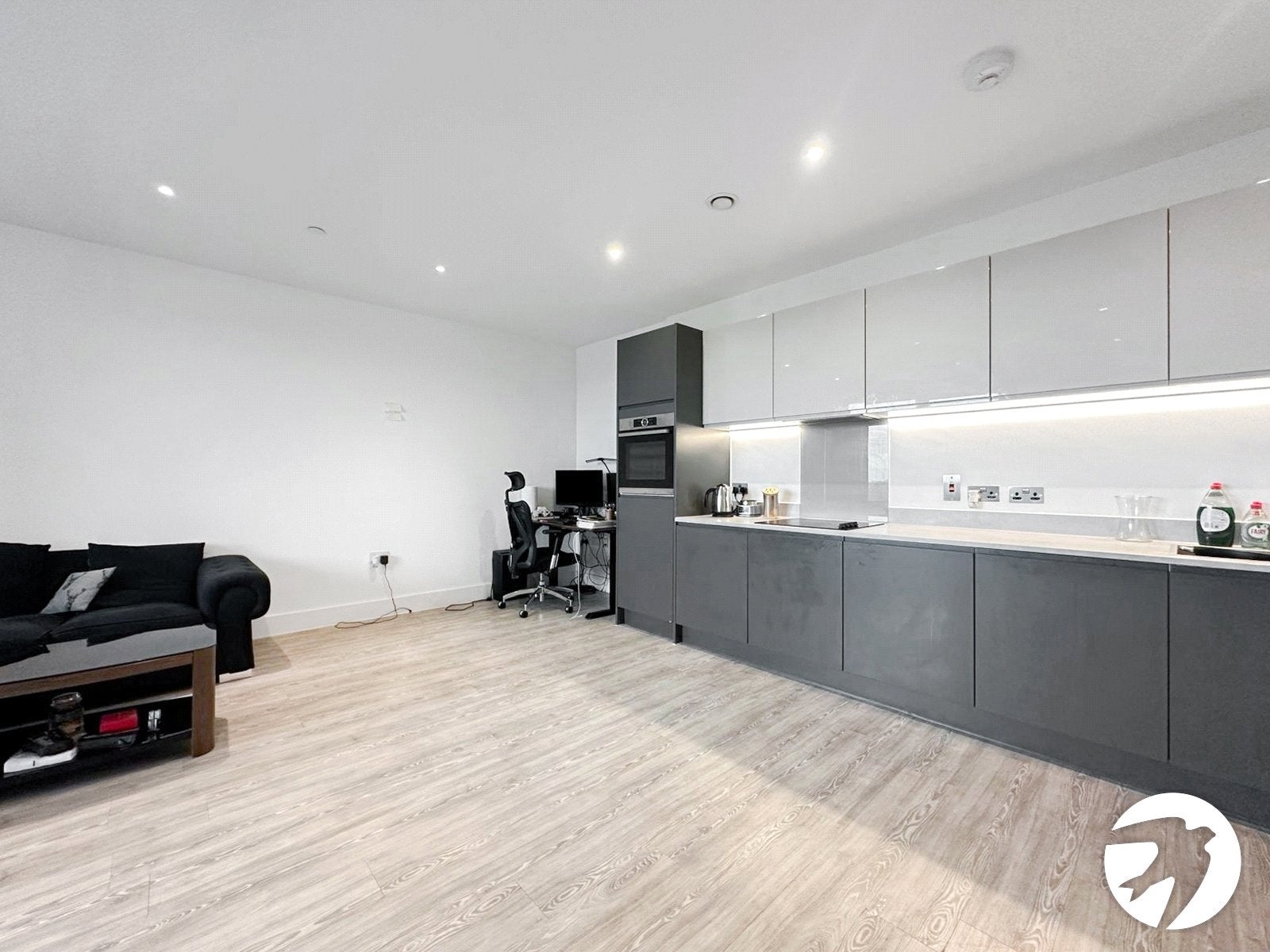 Flat Harrow Manorway in Greater London