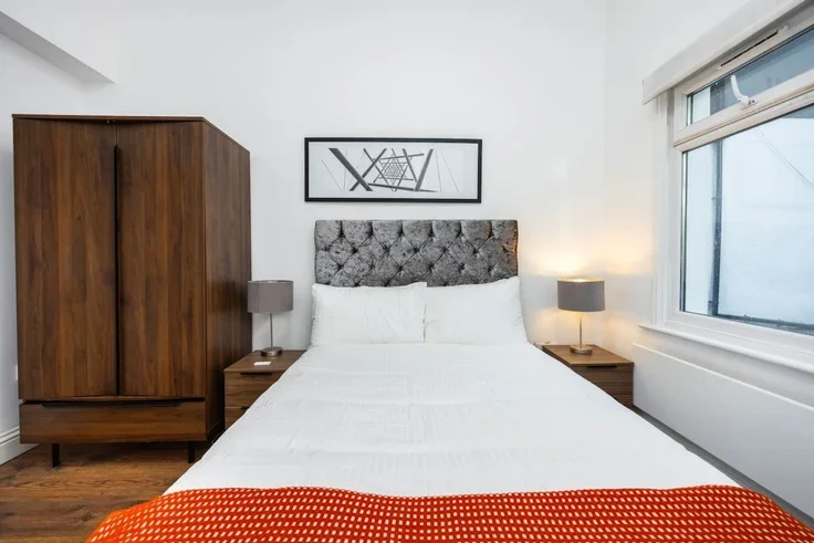 Flat Warwick Road in Greater London