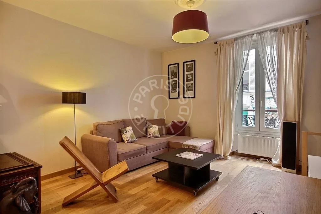 Flat Rue Lepic in Paris