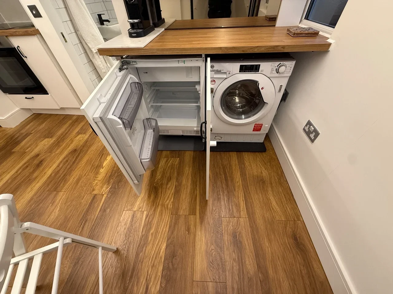 Flat Deacon Road in Greater London