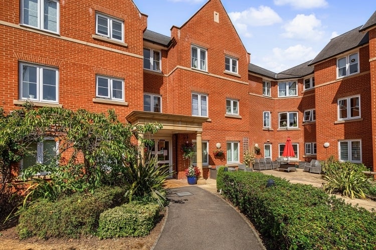 Flat Foxhall Court in Cherwell District