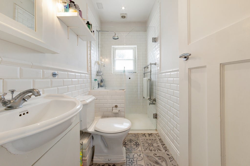 Flat Altenburg Gardens in Greater London