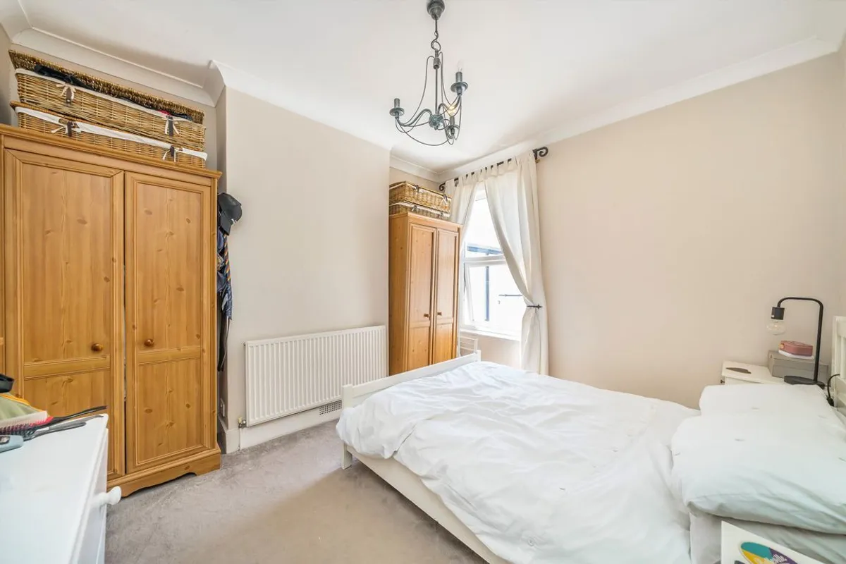 Flat Eastbury Grove in Greater London