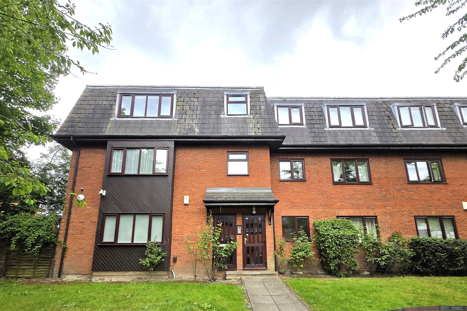 Flat De Bohun Avenue in Greater London
