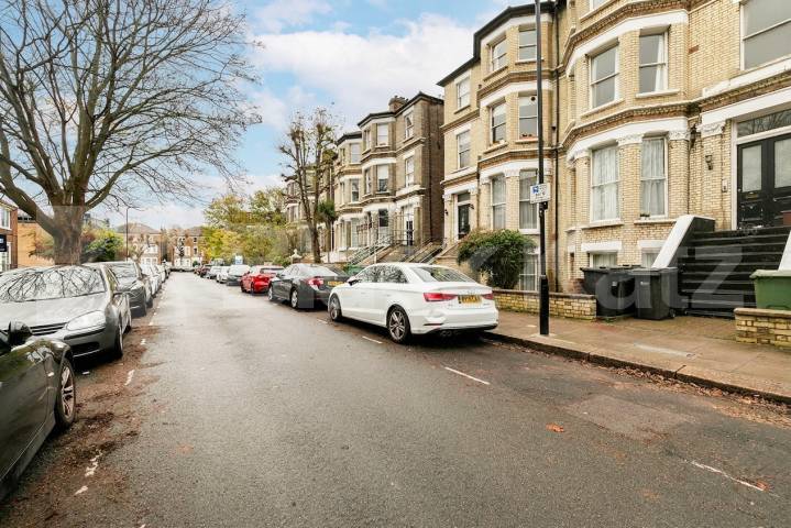 Flat Iverson Road in Greater London