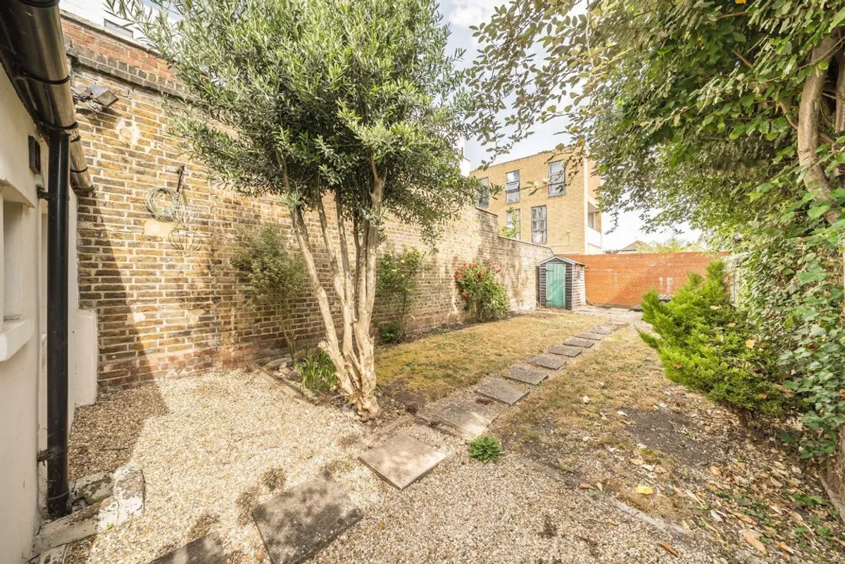 House Caxton Road in Greater London