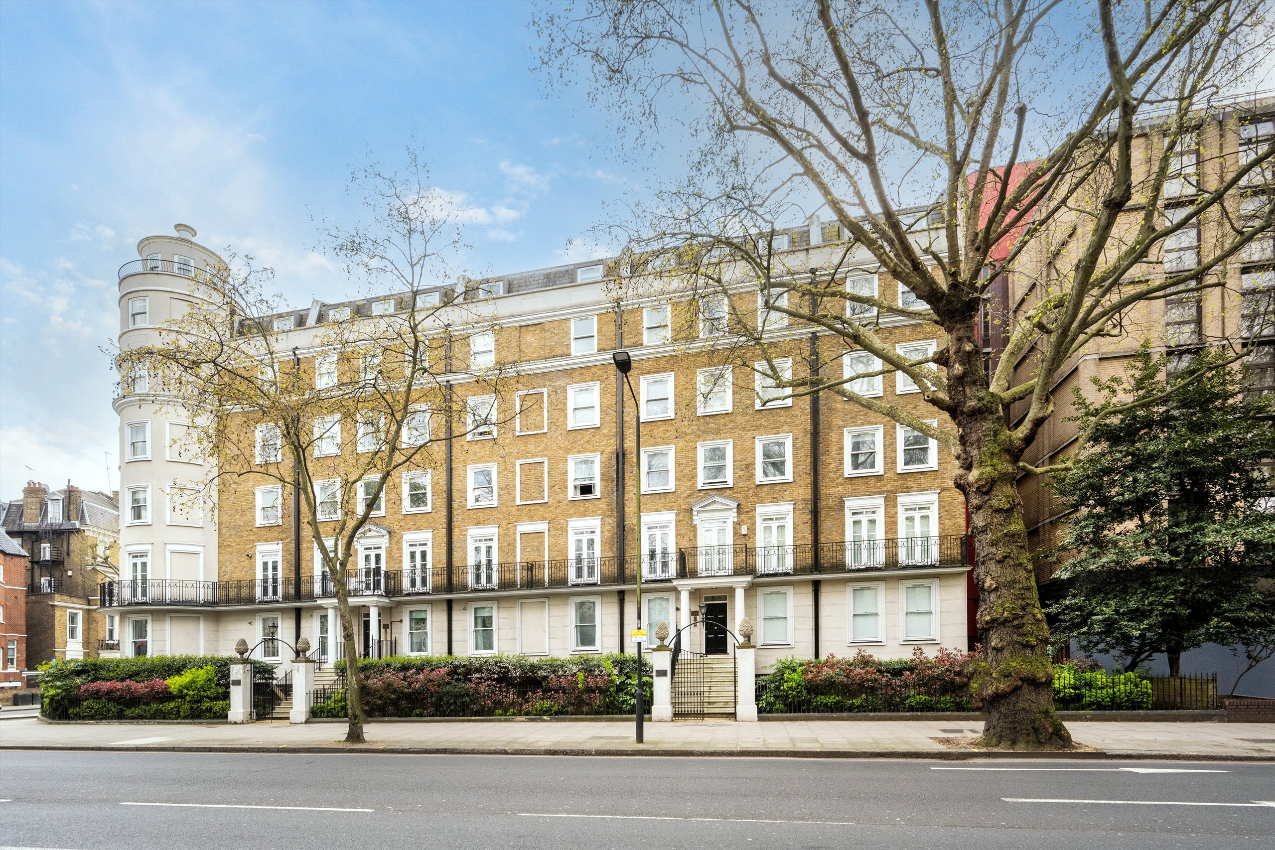 Flat Holland Park Avenue in Greater London