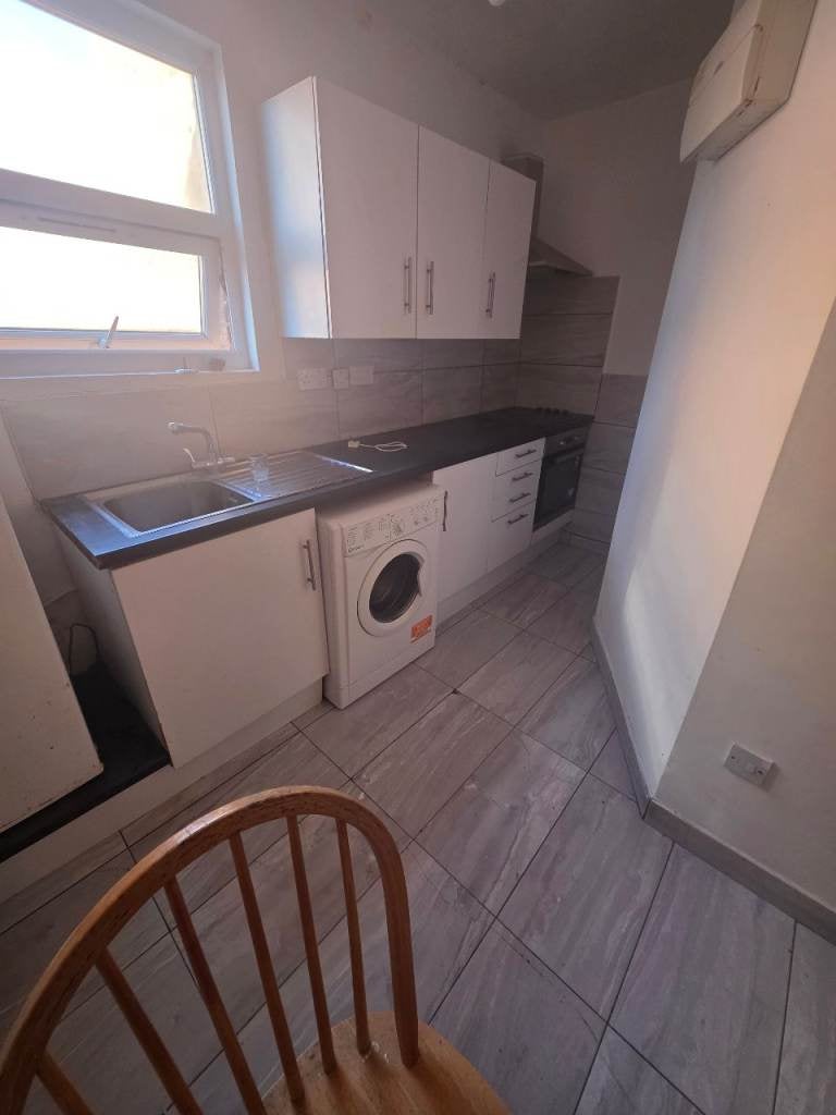 Flat Chester Avenue in Luton
