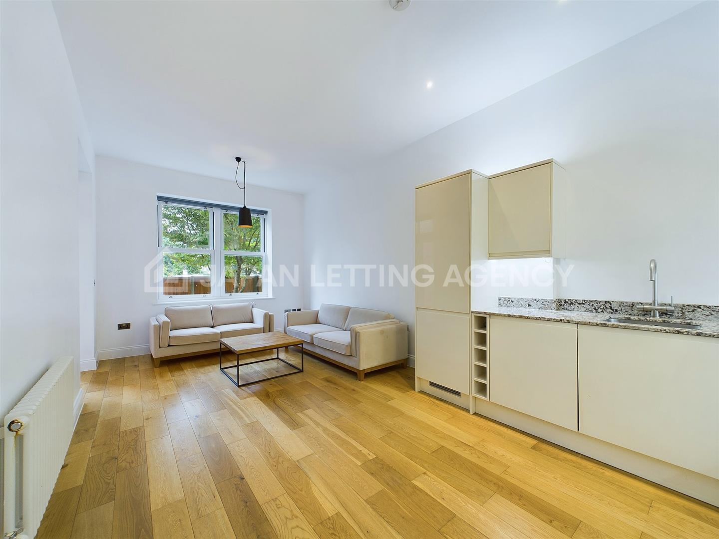 Flat Creffield Road in Greater London
