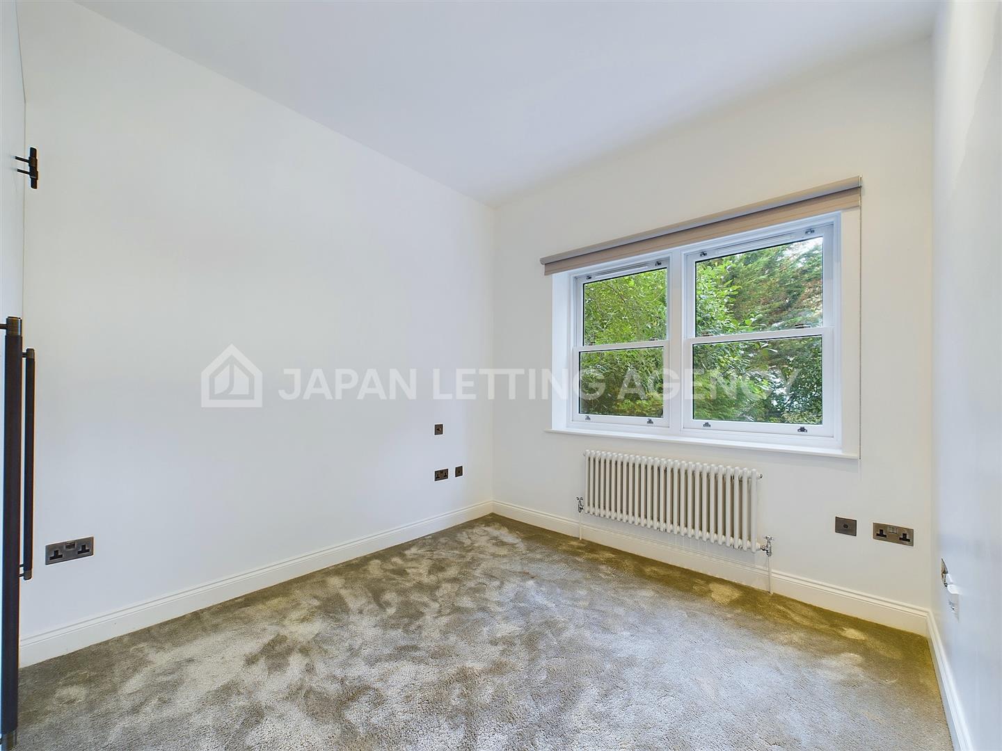 Flat Creffield Road in Greater London