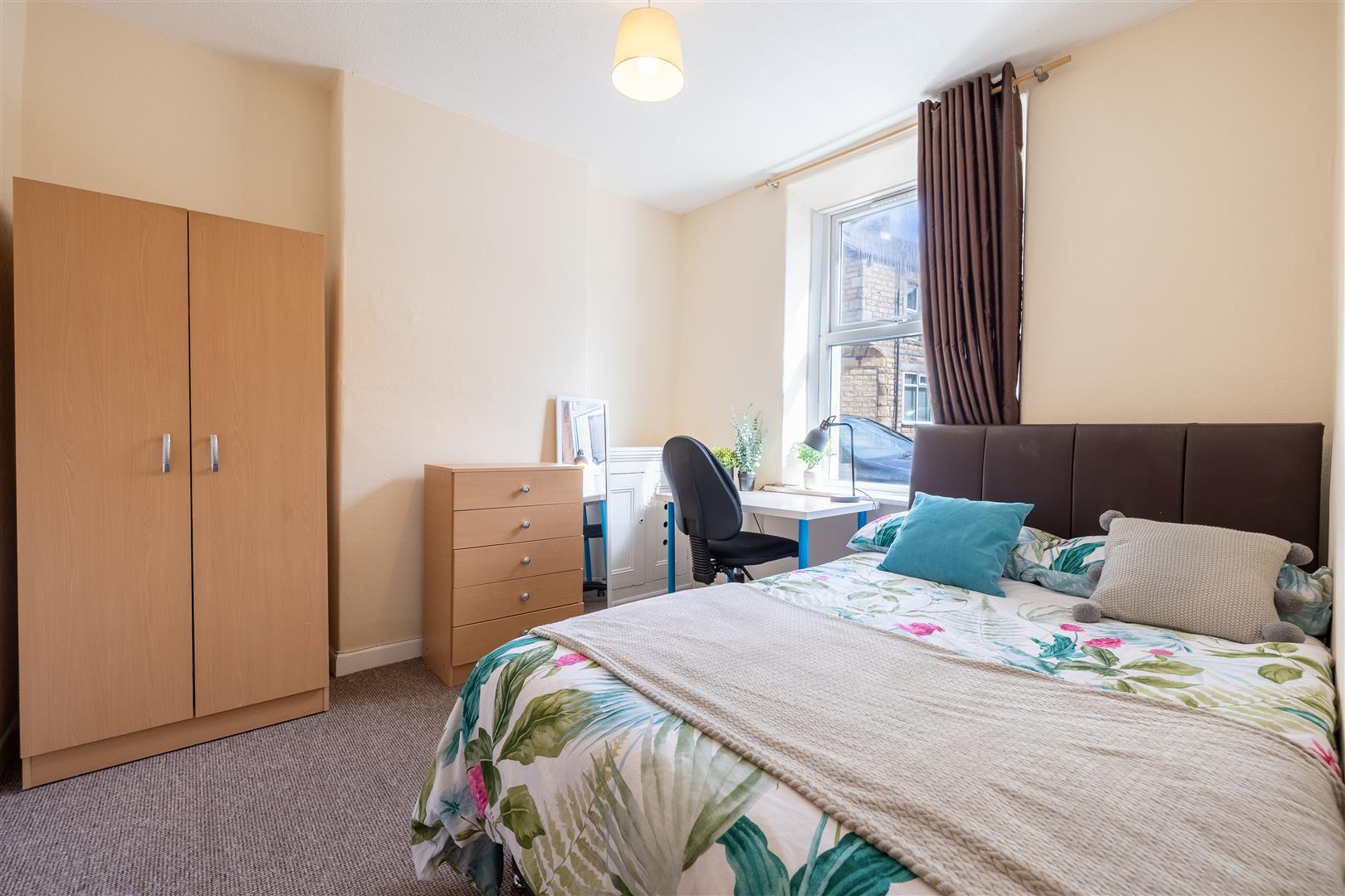 Room Langley Road in Lancaster