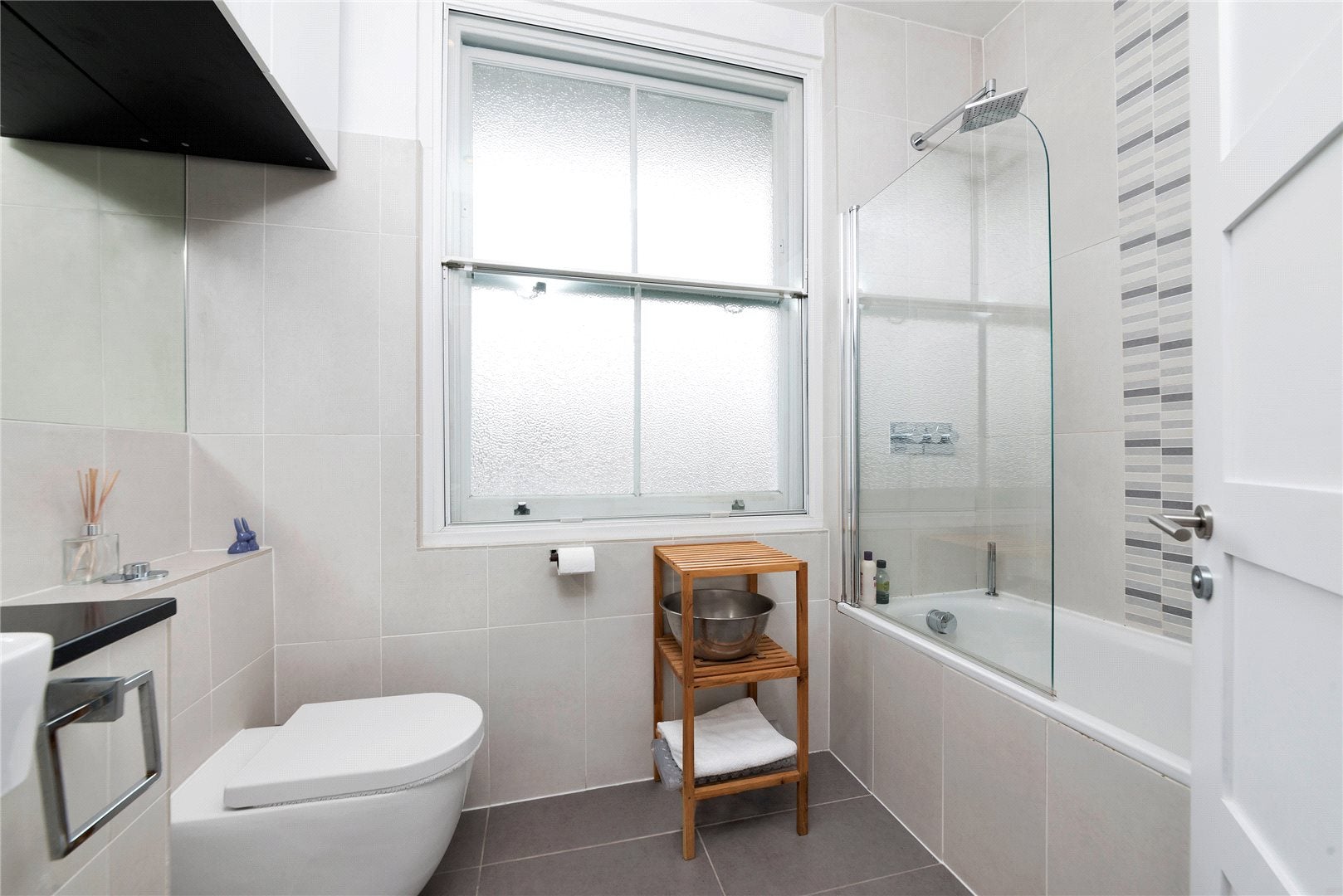 Flat Lancaster Road in Greater London