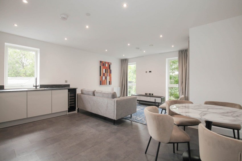 Flat Kew Bridge Road in Greater London