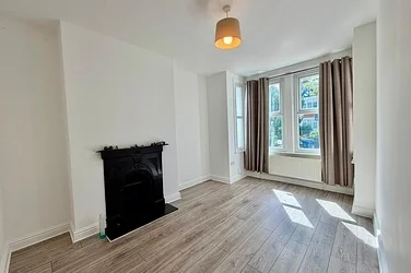 Flat Northfield Avenue in Greater London