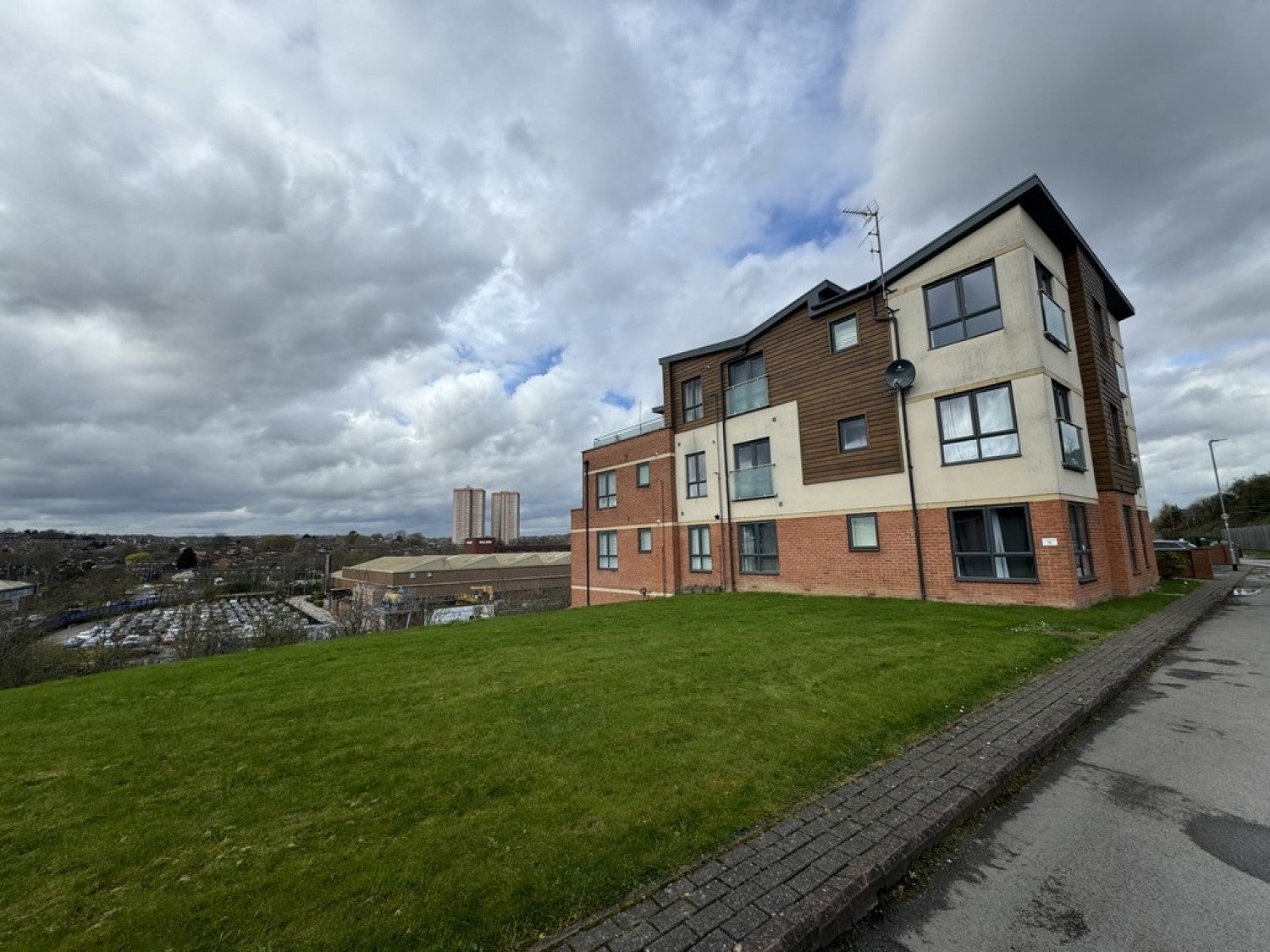 Flat Tudor Way in Leeds
