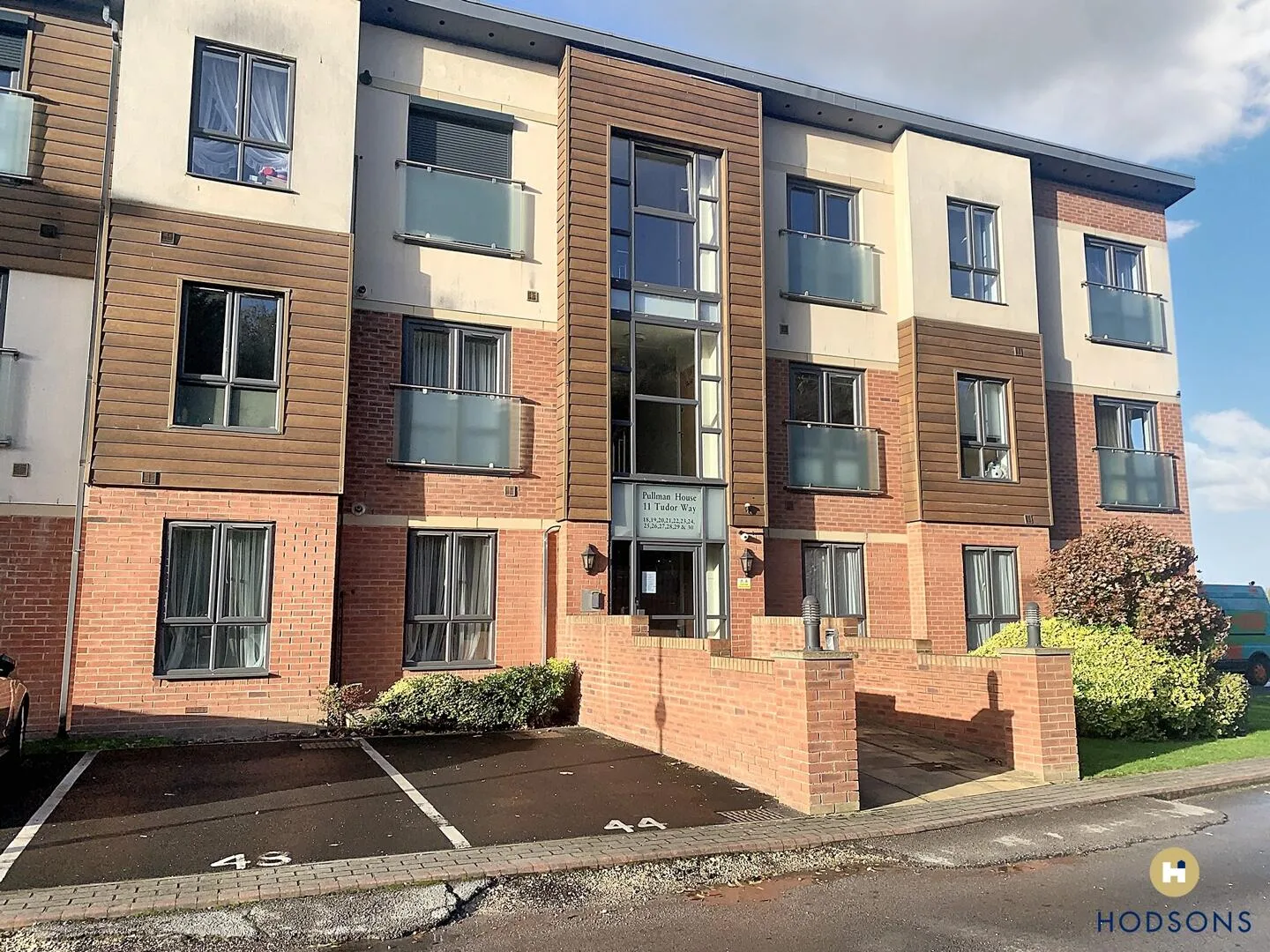 Flat Tudor Way in Leeds