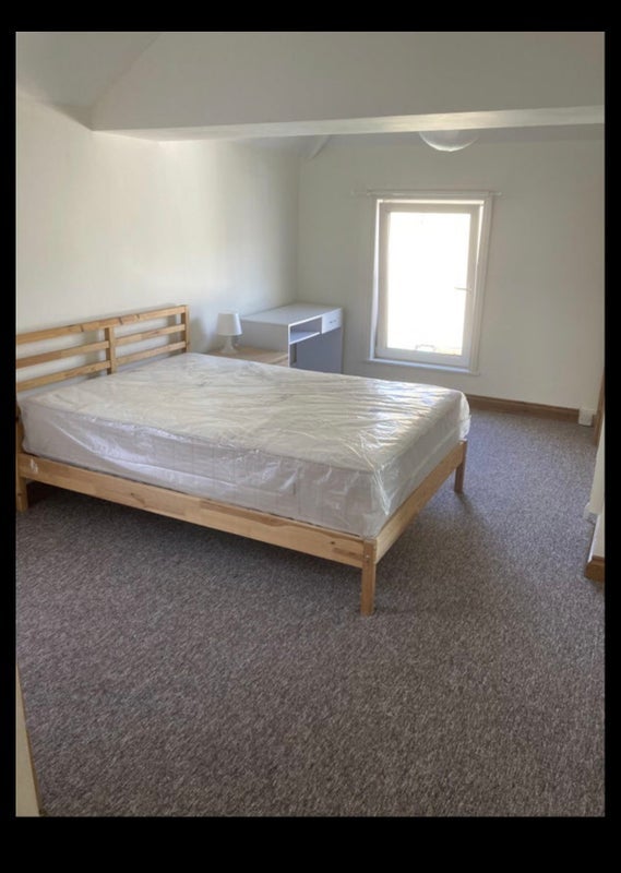 Room Stockland Street in Cardiff