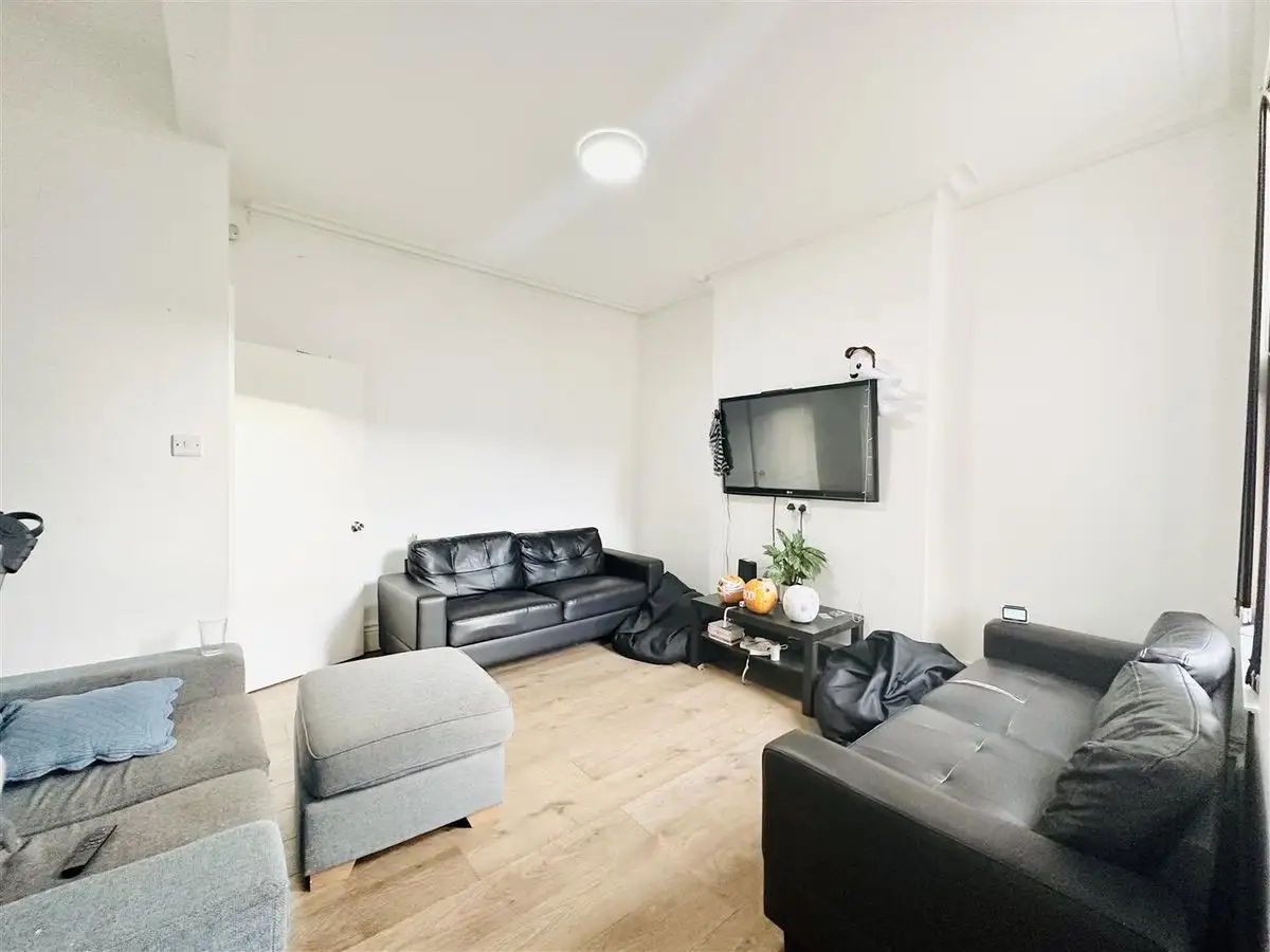 Flat Lenton Boulevard in Nottingham