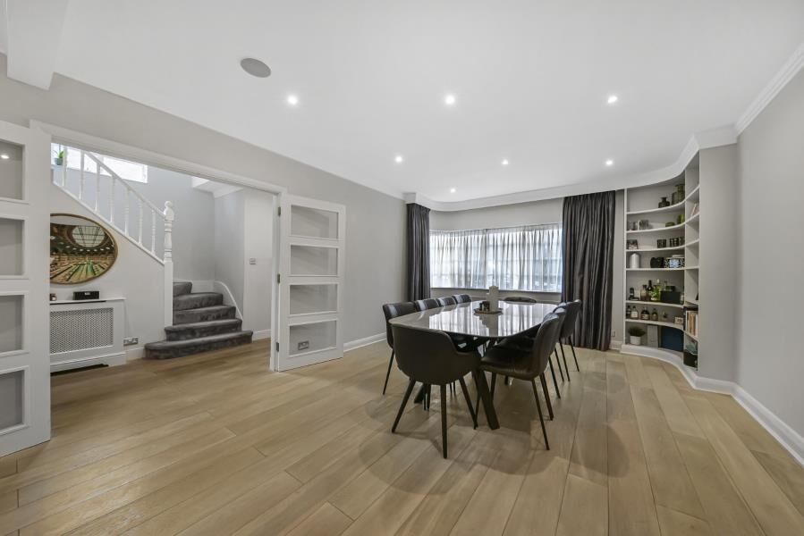 House Litchfield Way in Greater London