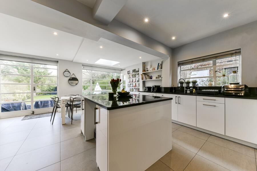 House Litchfield Way in Greater London