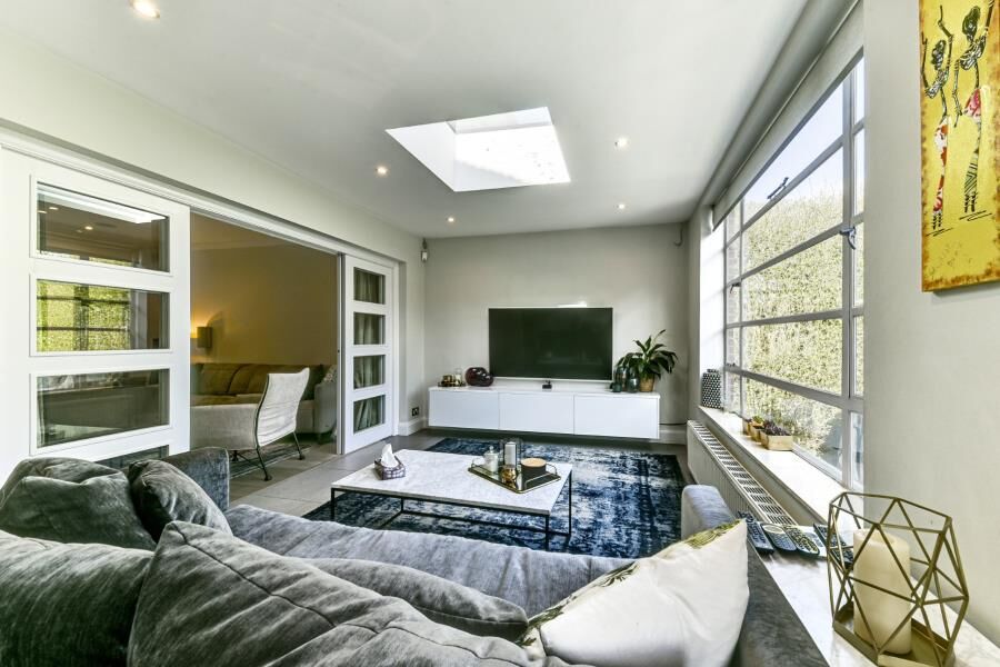 House Litchfield Way in Greater London