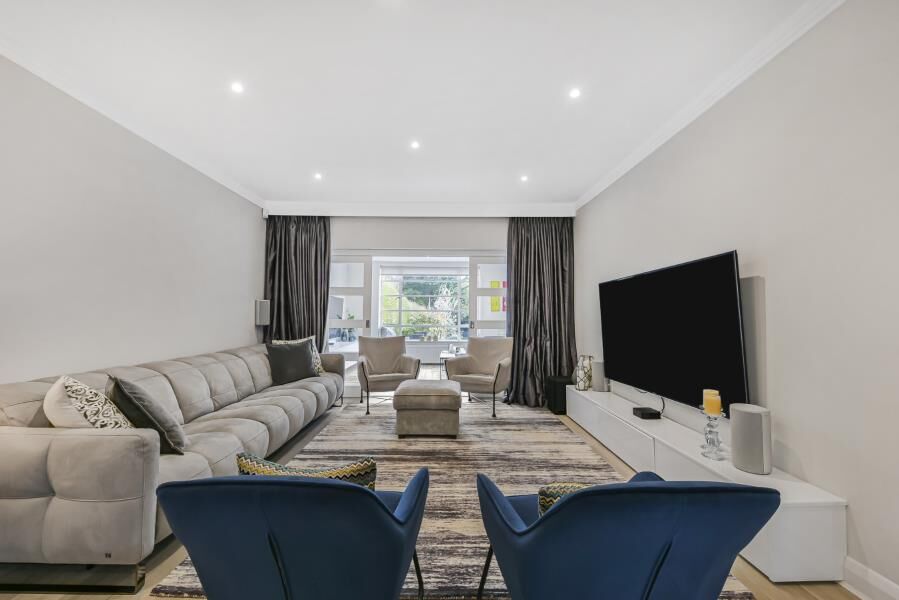 House Litchfield Way in Greater London
