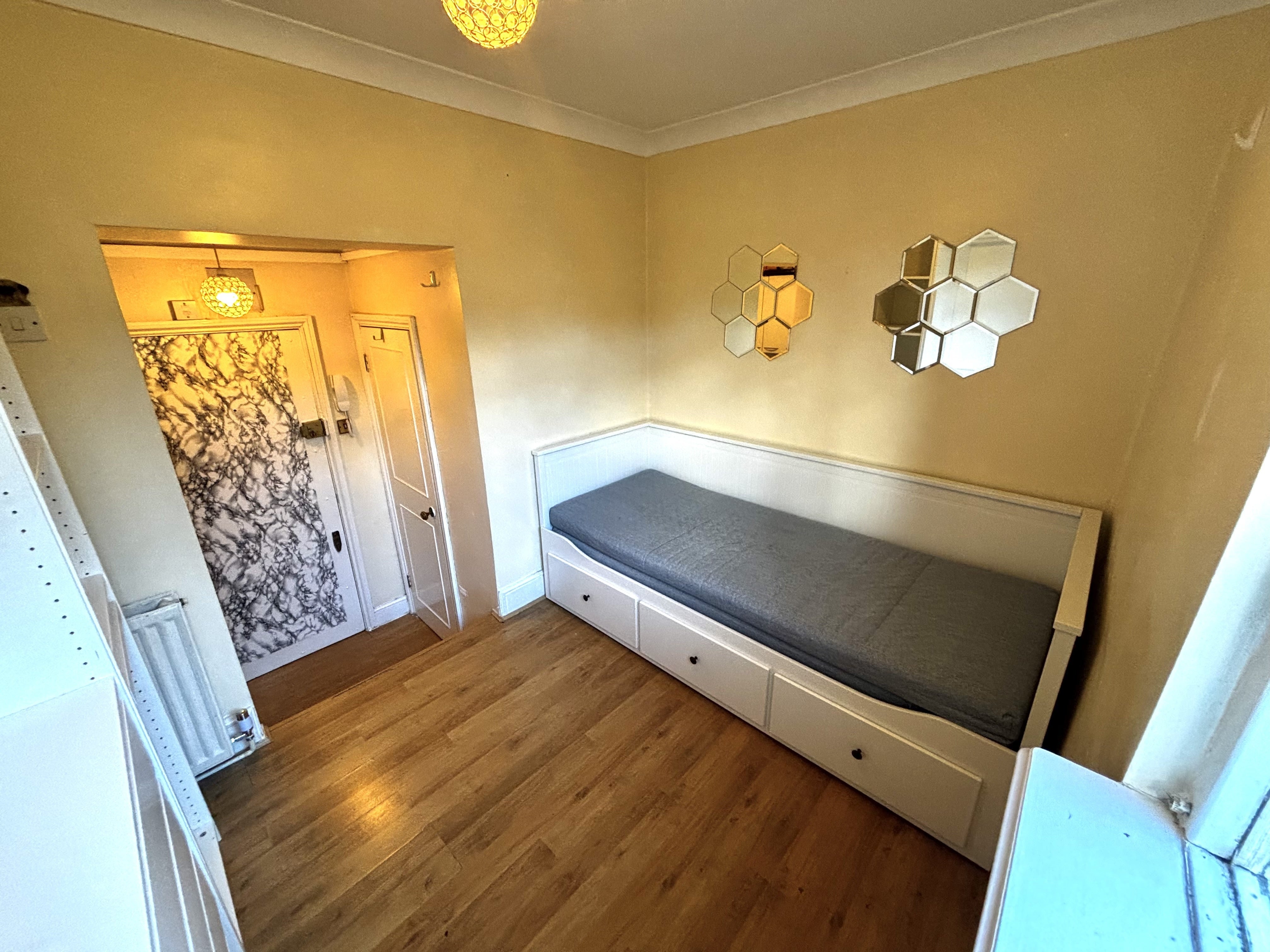 Flat Finborough Road in Greater London