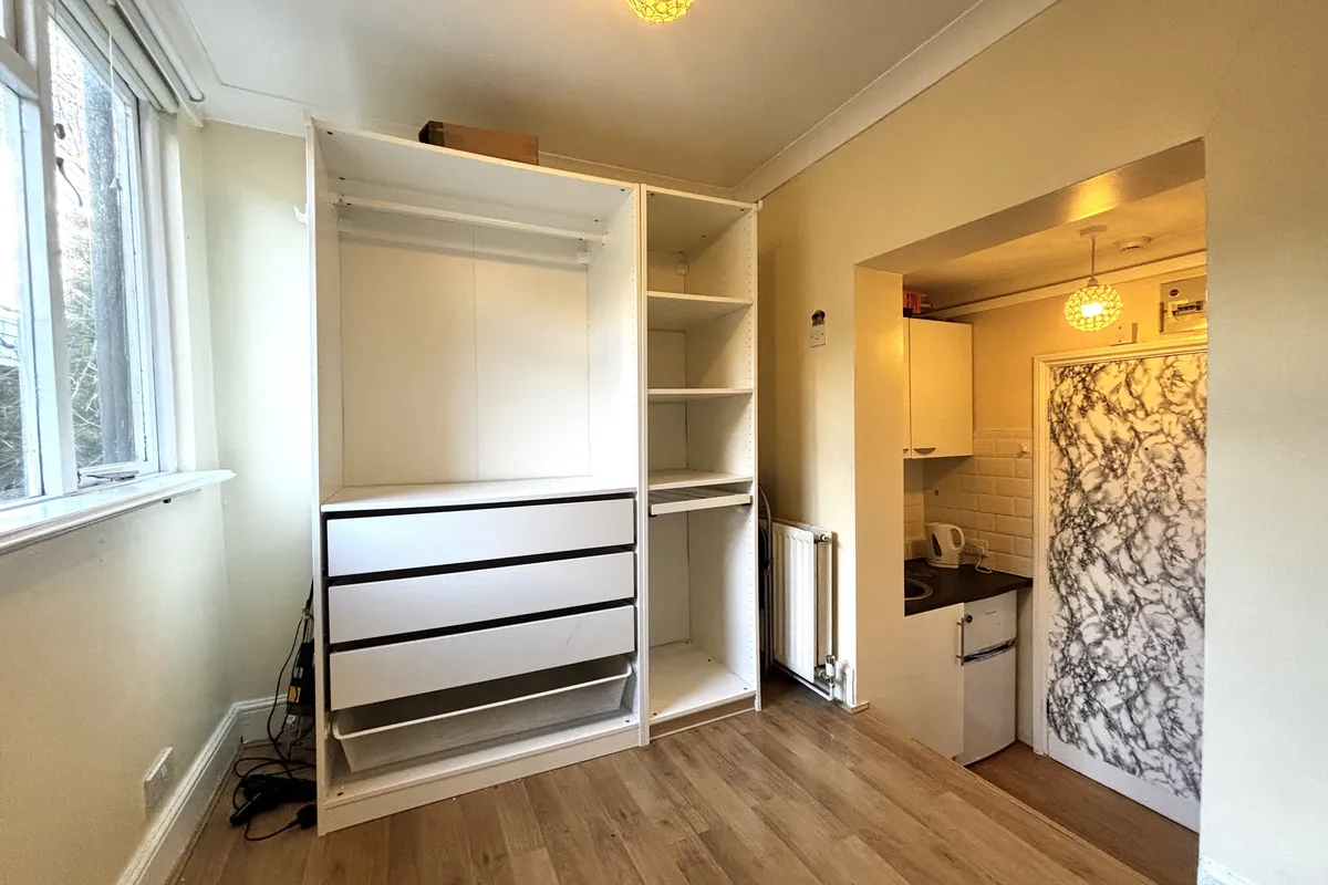Flat Finborough Road in Greater London